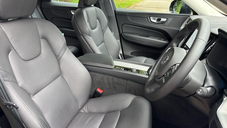 Volvo XC60 2.0 B5P Core 5dr AWD Geartronic Petrol Estate